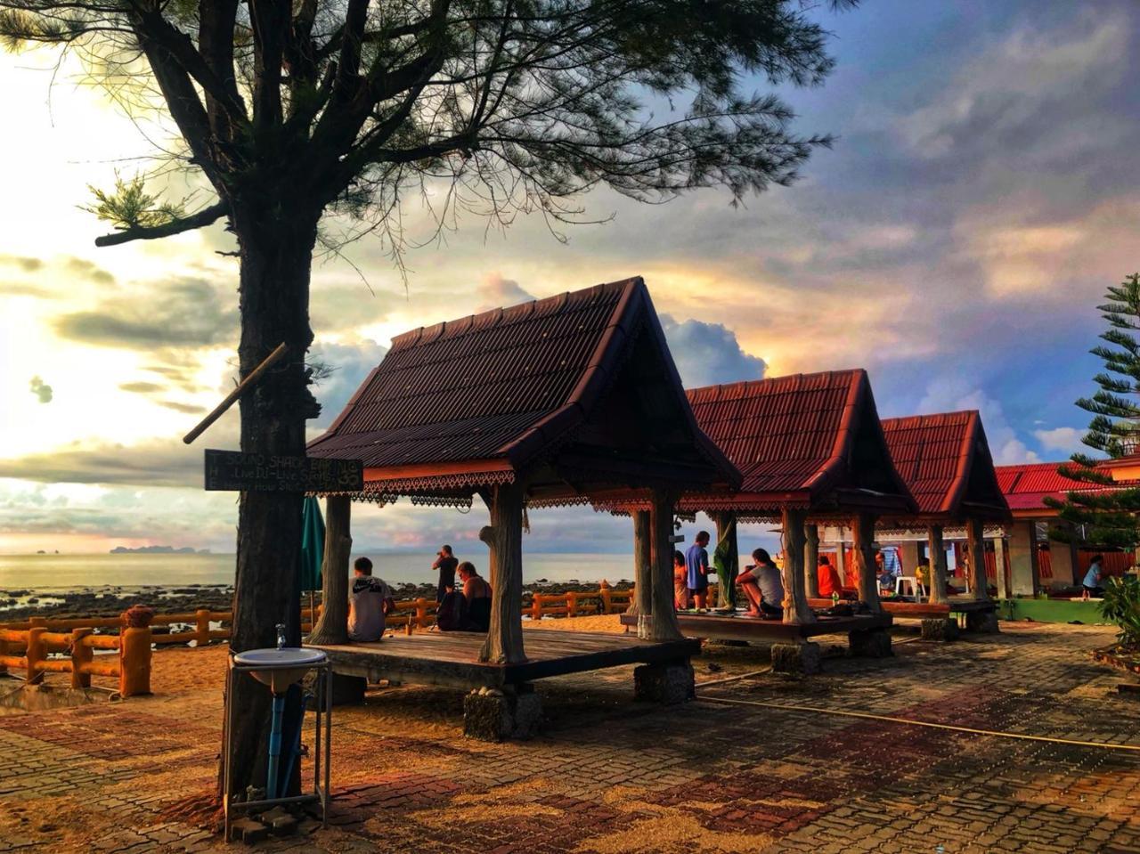 Prukrom Lanta Guesthouse Ko Lanta Esterno foto